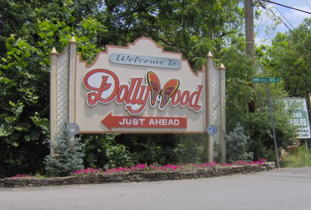 Dollywood logo